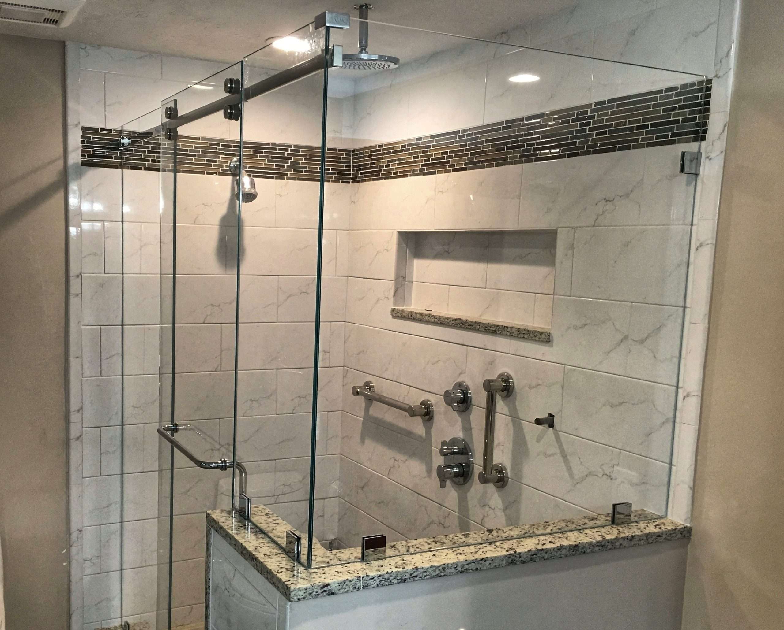 Frameless shower